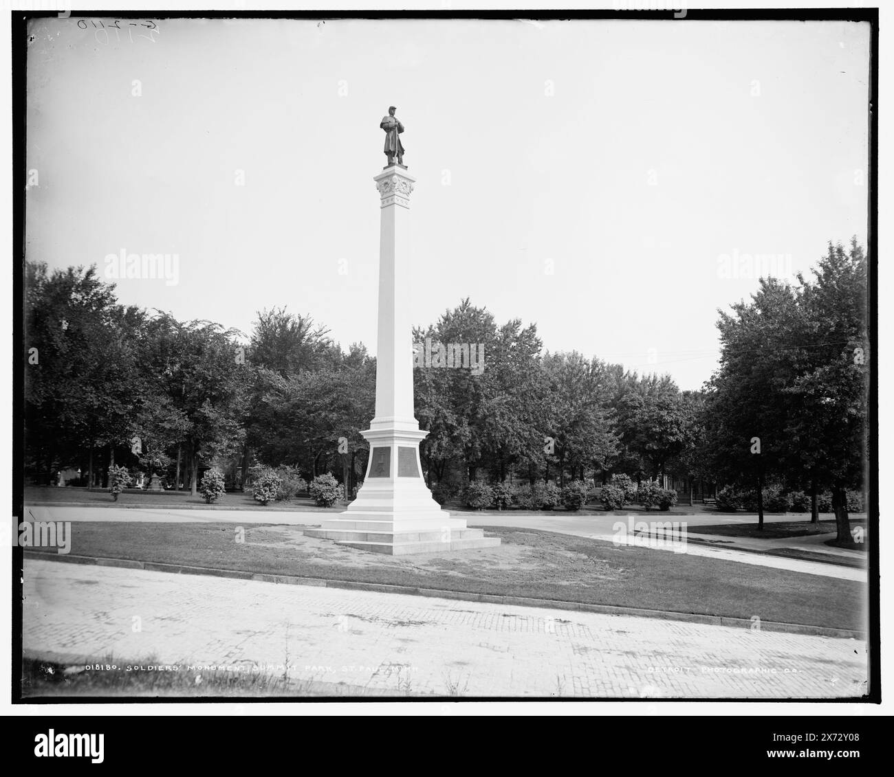 Soldiers' Monument, Summit Park, St. Paul, Minn., Data basata su Detroit, Catalogo P (1906)., 'G 2110' su negative., Detroit Publishing Co. N.. 018180., Gift; State Historical Society of Colorado; 1949, Monuments & Memorials. , Parchi. , Stati Uniti, storia, Guerra civile, 1861-1865. , Stati Uniti, Minnesota, Saint Paul. Foto Stock
