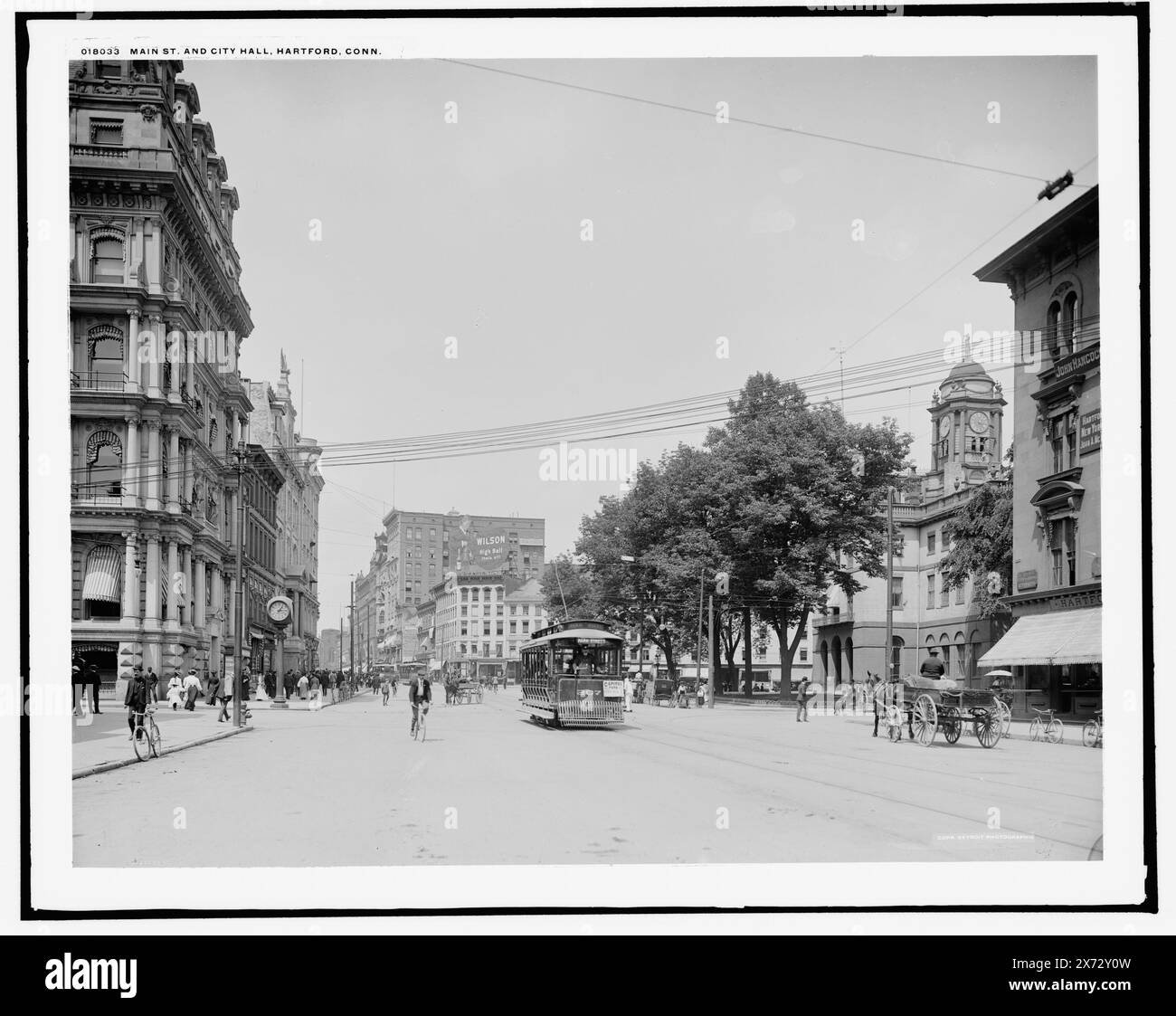 Main St. And City Hall, Hartford, Conn., corrispondente vetro trasparente (con lo stesso codice di serie) disponibile su telaio videodisc 1A-30233., '2163' su negativo., Detroit Publishing Co. N.. 018033., Gift; State Historical Society of Colorado; 1949, Streets. , Città e municipalità. , Ferrovia di strada. , Stati Uniti, Connecticut, Hartford. Foto Stock