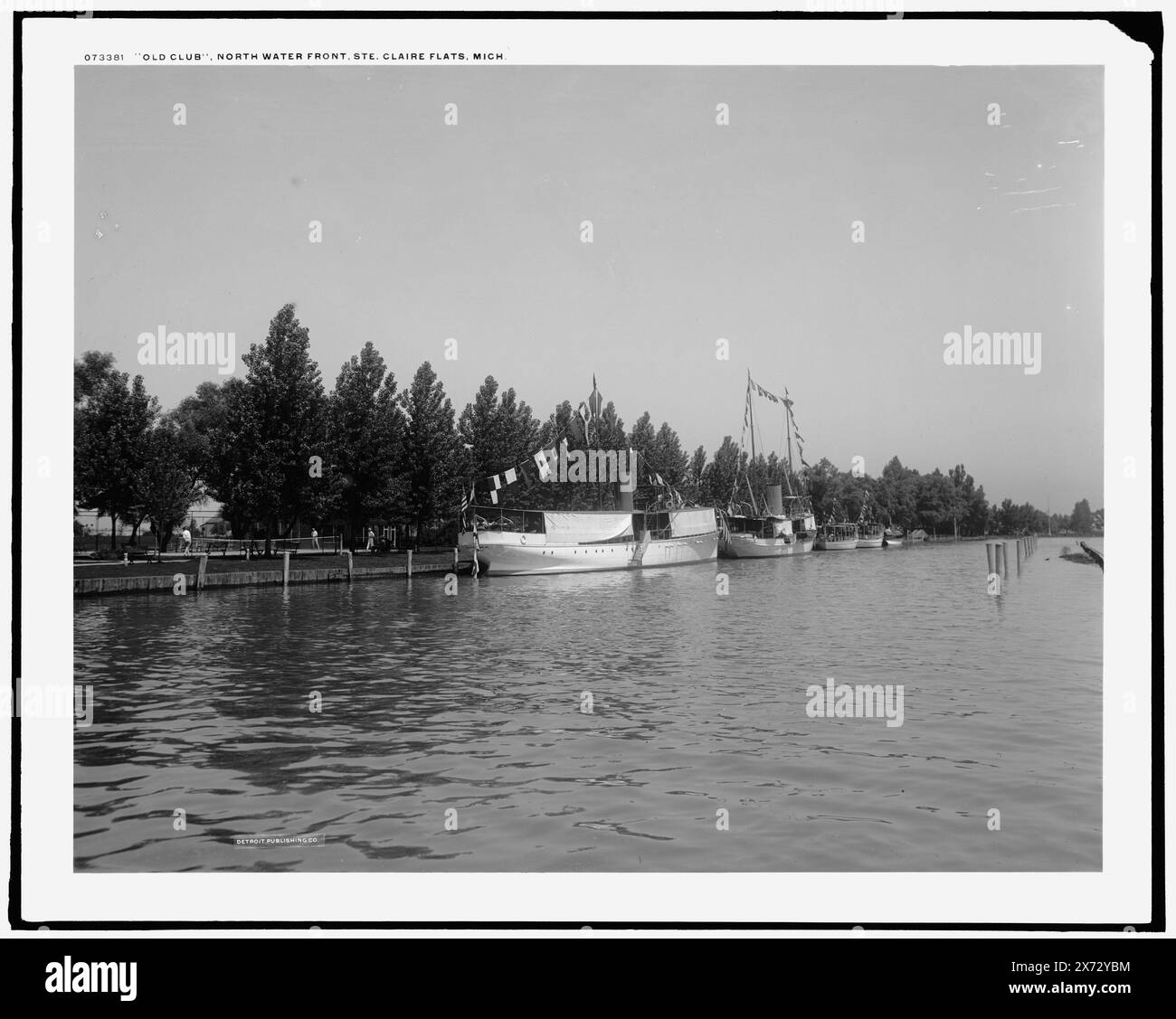 Old Club, fronte mare nord, Ste. Claire sic Flats, Mich., '514-T' su negative., Detroit Publishing Co. N. 073381., Gift; State Historical Society of Colorado; 1949, Clubs. , Fronti d'acqua. , Battelli a vapore. , Stati Uniti, Michigan, Saint Clair Flats. Foto Stock