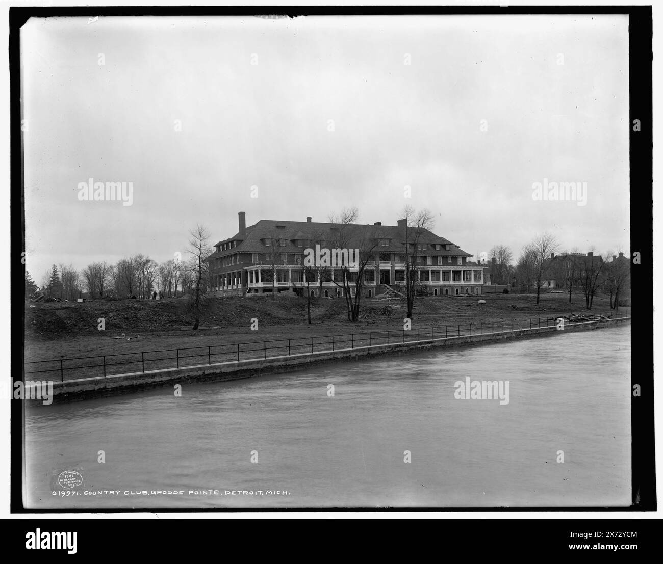 Country Club, grosse Pointe, Mich., Detroit Publishing Co. N. 019971., Gift; State Historical Society of Colorado; 1949, Country Club. , Clubhouse. , Fronti d'acqua. , Stati Uniti, Michigan, grosse Pointe. Foto Stock