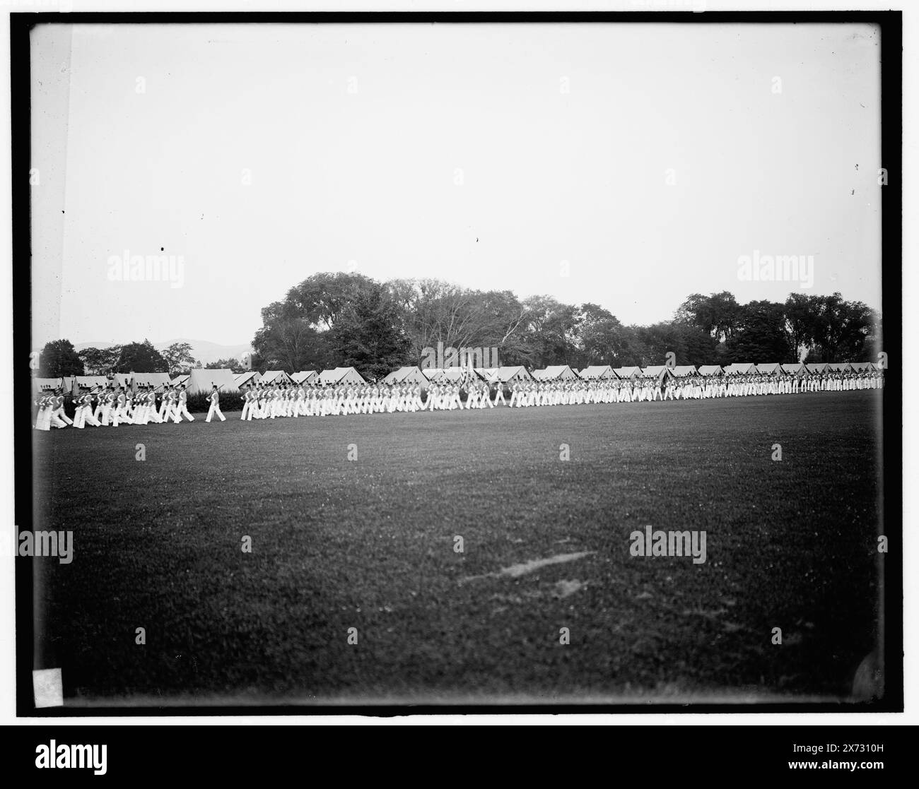 Battalion Passing in review, West Point, N.Y., Title from jacket., '2659' on negative., Detroit Publishing Co. n. 033971., Gift; State Historical Society of Colorado; 1949, United States Military Academy. , Parate e cerimonie militari. , Istruzione militare. , Stati Uniti, New York (Stato), West Point. Foto Stock