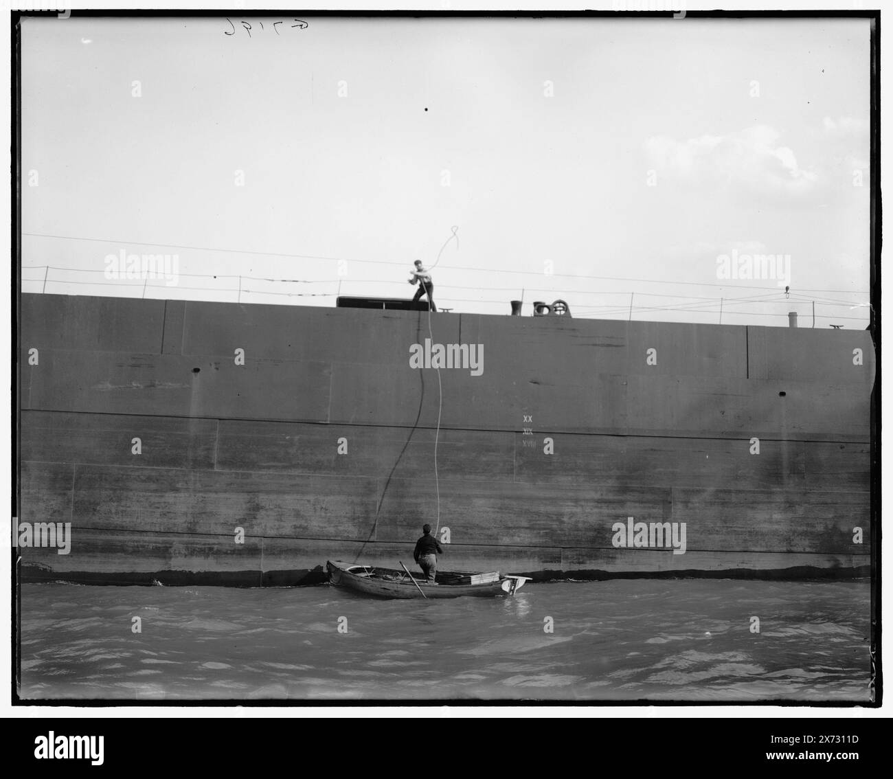 Thing the line, servizio postale statunitense, Title from jacket., 'G 7196' on negative., Detroit Publishing Co. No 039975., Gift; State Historical Society of Colorado; 1949, servizio postale. , Navi cargo. , Barche a remi. Foto Stock
