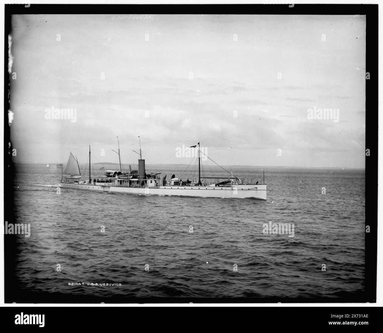U.S.S. Vesuvius, Attribution to Hart based on negative with similar numbers., Date based on Detroit, Catalogue J (1901)., Detroit Publishing Co. N. 021047., Gift; State Historical Society of Colorado; 1949, Vesuvio (Cruiser) , Cruisers (Warships), American. Foto Stock