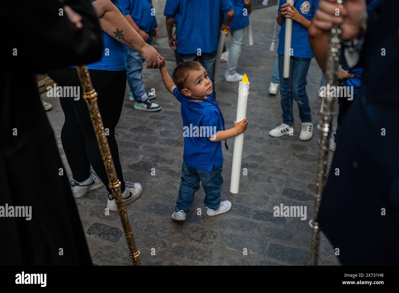 Decima partenza della Cruz de Mayo, processione della Confraternita di Jesus el Pobre, Madrid, Spagna. Organizzato dall'Hermandad y Cofradia Foto Stock