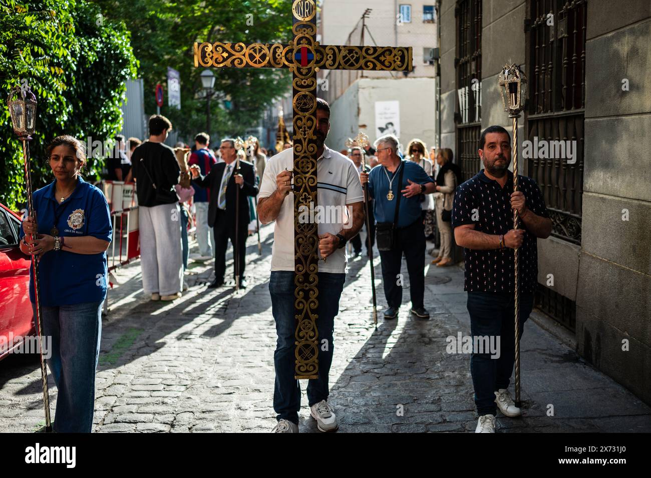 Decima partenza della Cruz de Mayo, processione della Confraternita di Jesus el Pobre, Madrid, Spagna. Organizzato dall'Hermandad y Cofradia Foto Stock