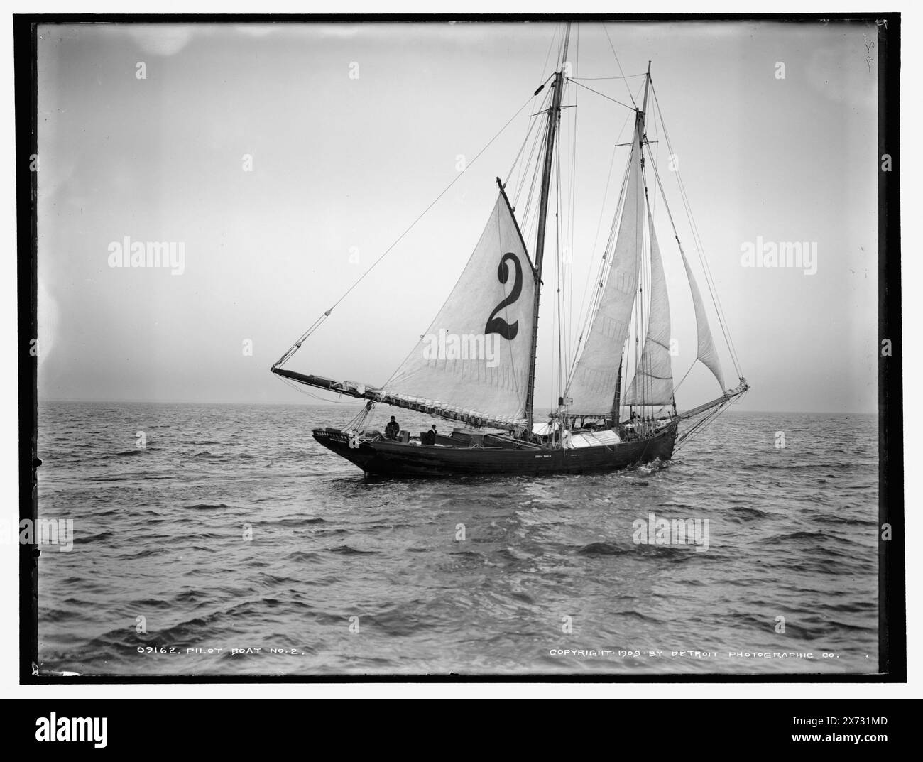 Pilota n. 2, 'Ambrose Snow' in negativo., '32' in negativo., Detroit Publishing Co. No 09162., Gift; State Historical Society of Colorado; 1949, Ambrose Snow (barca pilota) , imbarcazioni pilota. , Barche a vela. Foto Stock