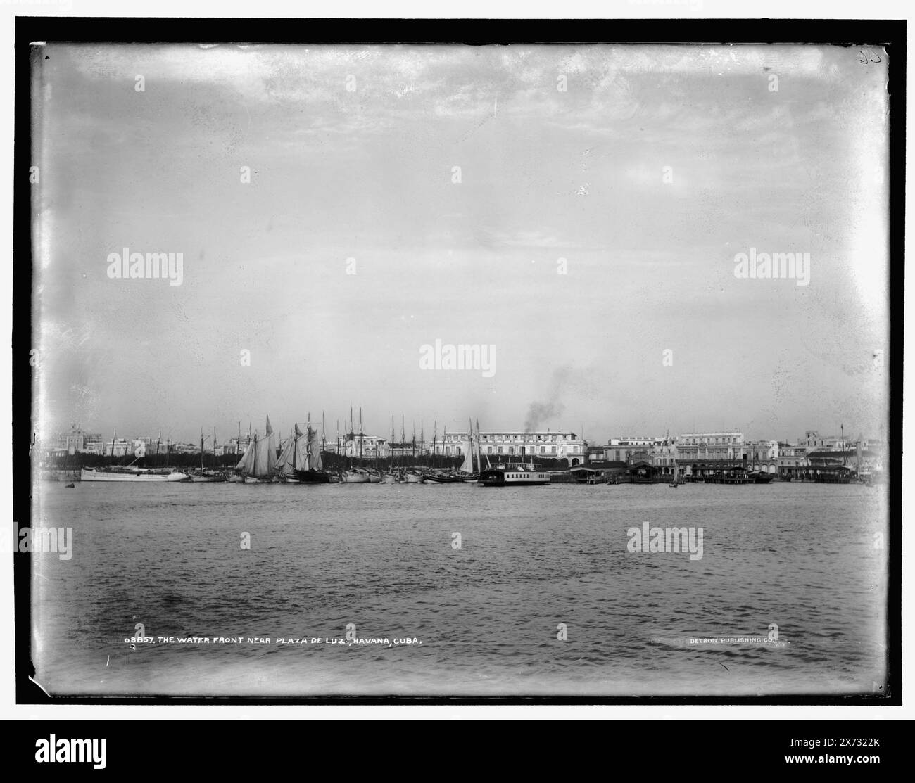 Waterfront near Plaza de Luz, Havana, Cuba, The, Date based on Detroit, Catalogue J (1901)., '66' on negative., Detroit Publishing Co. No 08857., Gift; State Historical Society of Colorado; 1949, Waterfront. , Cuba, l'Avana. Foto Stock