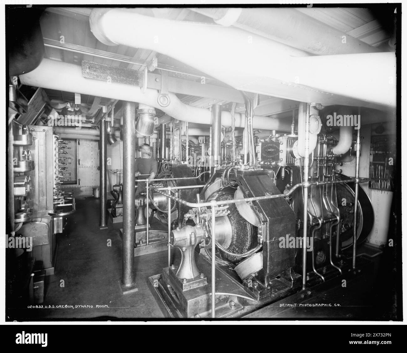 U.S.S. Oregon, dinamo room, 'Hart' in negativo., Data basata su Detroit, Catalogo J (1901)., Detroit Publishing Co. N. 020833., Gift; State Historical Society of Colorado; 1949, Oregon (Battleship) , Battleships, American. , Sale macchine. Foto Stock