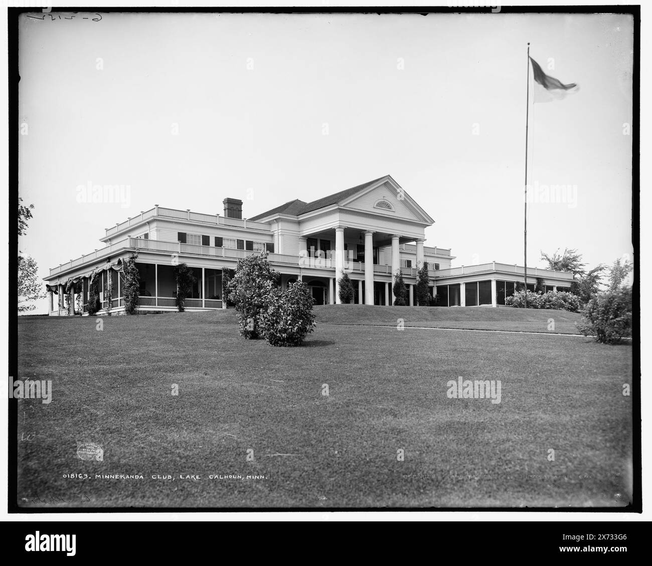 Minnekanda, ossia MinikahdaClub, Minneapolis, Minn., vicino al lago Calhoun, min., 'G 2152' su negative., Detroit Publishing Co. n. 018163., Gift; State Historical Society of Colorado; 1949, Clubhouses. , Club. , Stati Uniti, Minnesota, Minneapolis. Foto Stock