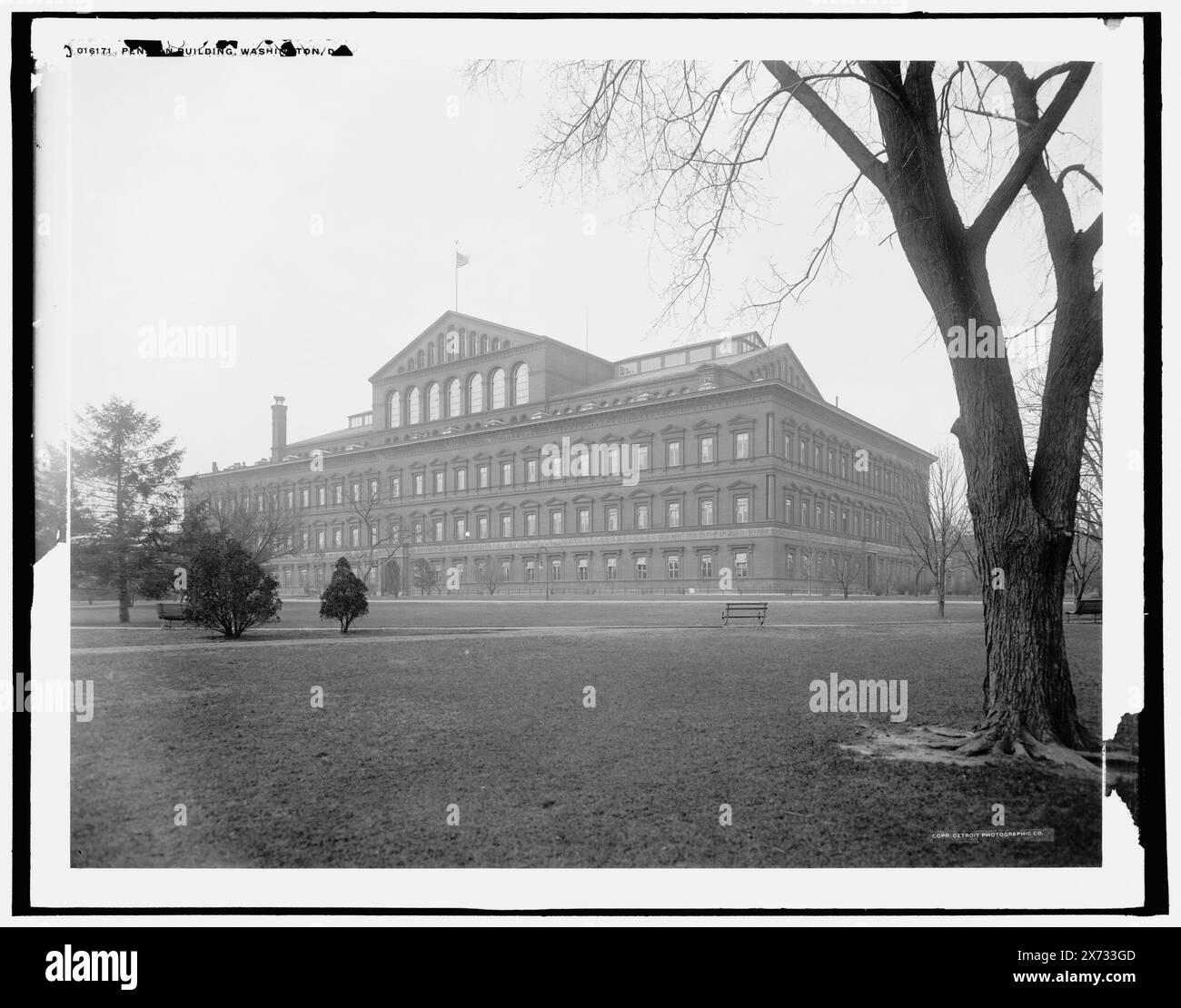 Pension Building, Washington, D.C., Data basata su Detroit, Catalogo J Supplement (1901-1906)., 'WHJ 1327' su negative., Detroit Publishing Co. N.. 016171., Gift; State Historical Society of Colorado; 1949, Old Pension Building (Washington, D.C.) , strutture governative. , Stati Uniti, Distretto di Columbia, Washington (D.C.) Foto Stock
