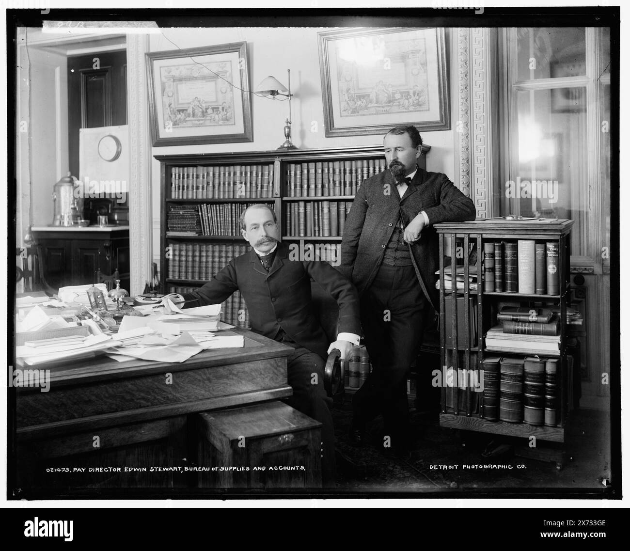Direttore delle retribuzioni Edwin Stewart, Bureau of Supplies and Accounts, '23 B-6-5x8' su negativo., Data basata su Detroit, Catalogo J (1901)., Detroit Publishing Co. N. 021473., Gift; State Historical Society of Colorado; 1949, Stati Uniti., Marina. , Uffici. , Funzionari governativi, Stati Uniti. Foto Stock