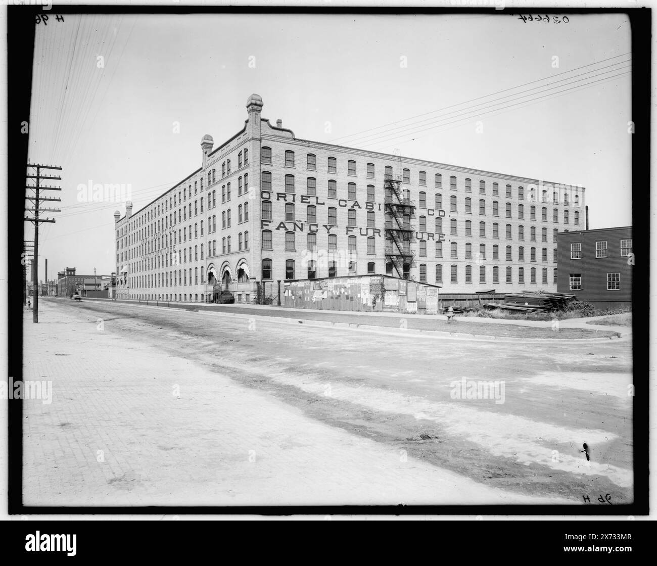 Oriel Cabinet Co., Grand Rapids, Mich., Title from jacket., 'H 96' on negative., Detroit Publishing Co. N. 036664., Gift; State Historical Society of Colorado; 1949, Furniture Industry. , Impianti industriali. , Stati Uniti, Michigan, Grand Rapids. Foto Stock