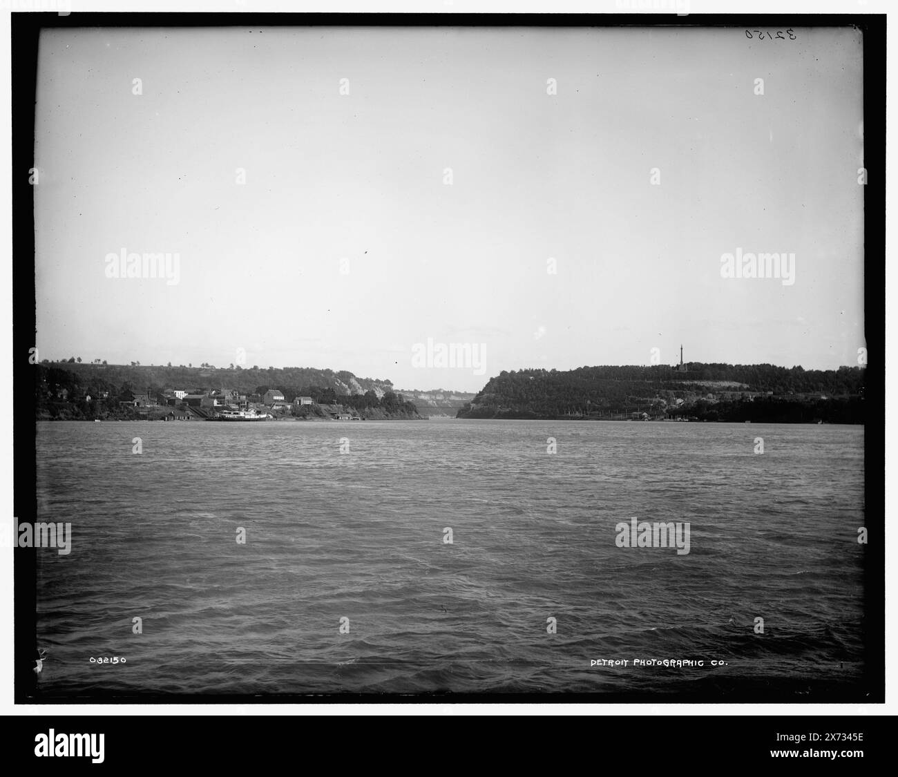 Niagara River a Queenston, New York, titolo da giacca., Detroit Publishing Co. N. 032150., Gift; State Historical Society of Colorado; 1949, Rivers. , Canada, Ontario, Queenston. , Stati Uniti, New York (Stato), Lewiston. , Stati Uniti, New York (Stato), fiume Niagara. , Canada, Ontario, fiume Niagara. Foto Stock