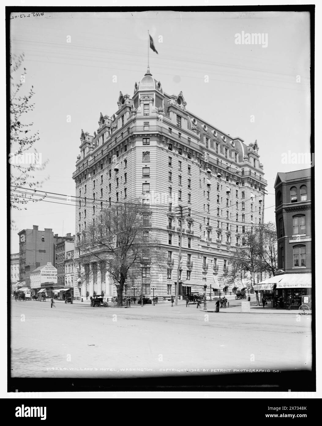 Willard's Hotel, Washington, 'WHJ 253-02' su negativo., Sign on Tning: Pa. Ave. & 14th St., Detroit Publishing Co. N. 014224., Gift; State Historical Society of Colorado; 1949, Willard Hotel (Washington, D.C.) , Alberghi. , Stati Uniti, Distretto di Columbia, Washington (D.C.) Foto Stock