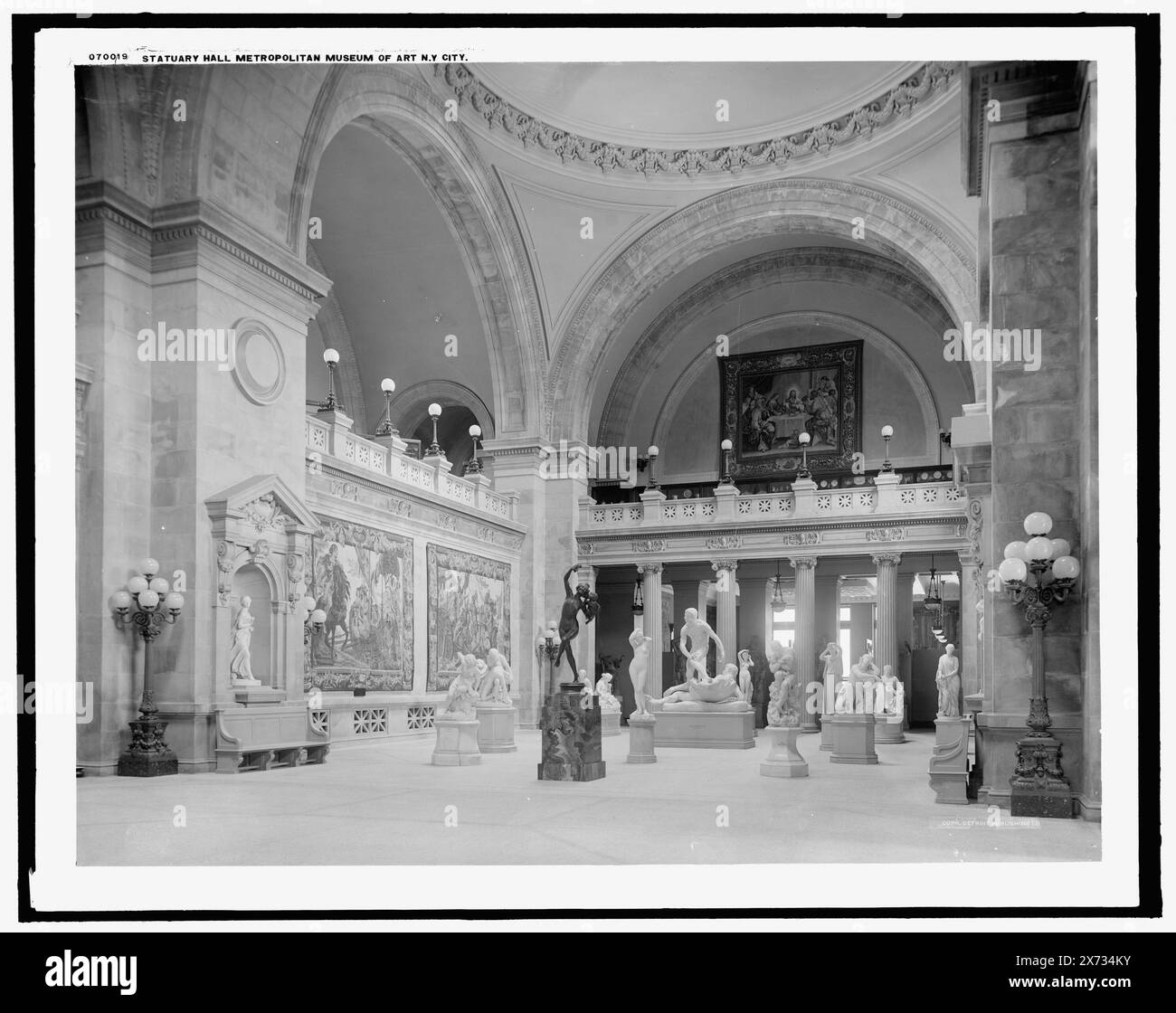 Statary Hall, Metropolitan Museum of Art, N.Y. City, corrispondente vetro trasparente (con lo stesso codice di serie) disponibile su videodisc frame 1A-30860., 'G 4401' su trasparenza., Detroit Publishing Co. N. 070019., Gift; State Historical Society of Colorado; 1949, gallerie e musei. , Interni. , Scultura. , Stati Uniti, New York (Stato), New York. Foto Stock