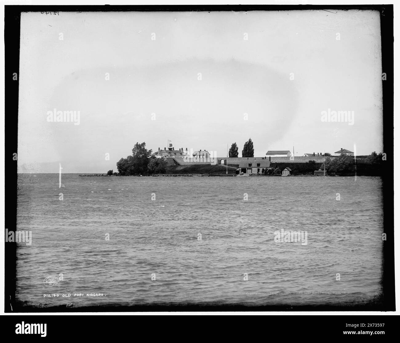 Old Fort Niagara, Fort si trova alla foce del fiume Niagara che si affaccia sul lago Ontario., Detroit Publishing Co. N. 012140., Gift; State Historical Society of Colorado; 1949, Fort Niagara (N.Y.) , Rivers. , Forti e fortificazioni. , Stati Uniti, New York (Stato) Foto Stock
