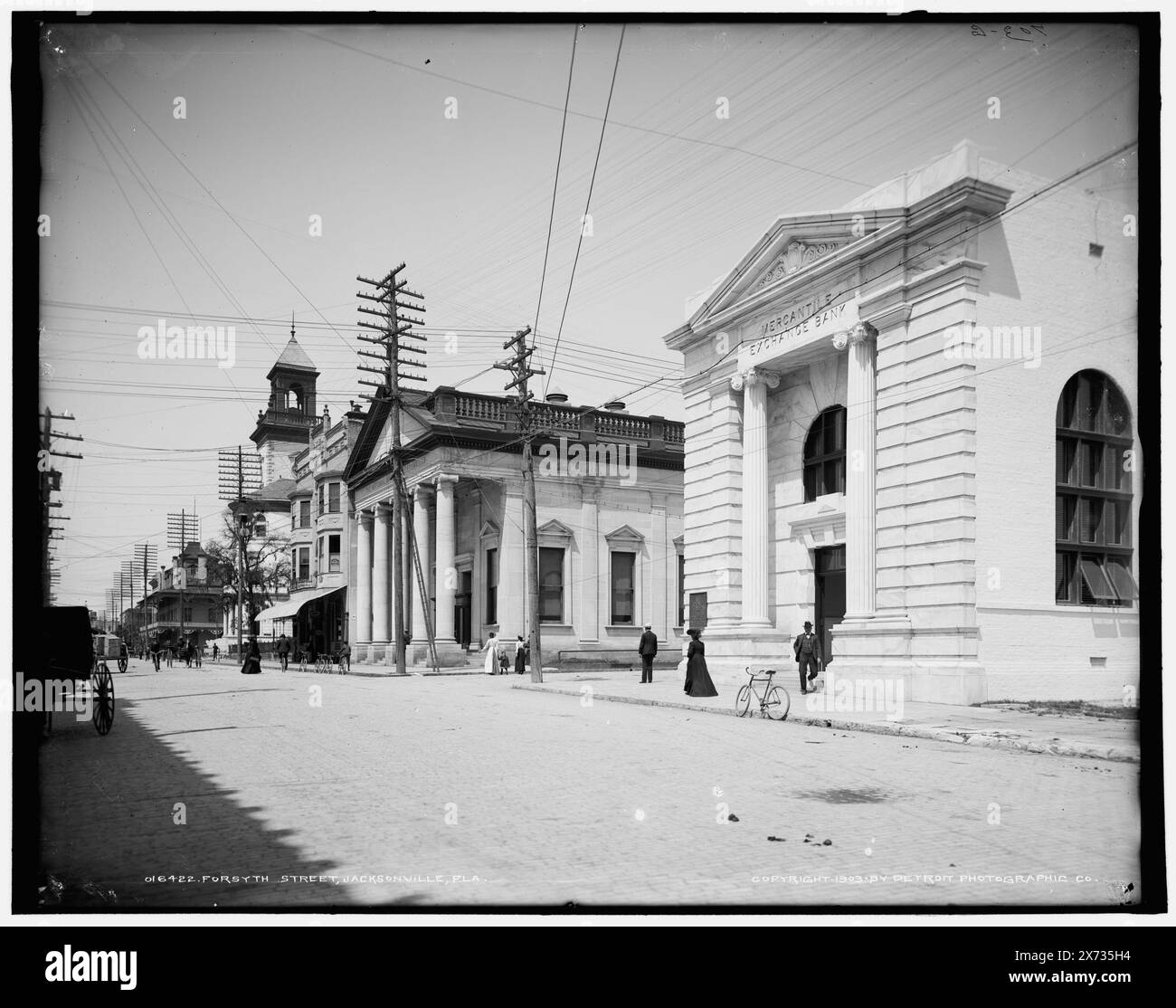 Forsyth Street, Jacksonville, Flag., Mercantile Exchange Bank a destra, '703-G' su negative., Detroit Publishing Co. N. 016422., Gift; State Historical Society of Colorado; 1949, Streets. , Strutture commerciali. , Stati Uniti, Florida, Jacksonville. Foto Stock