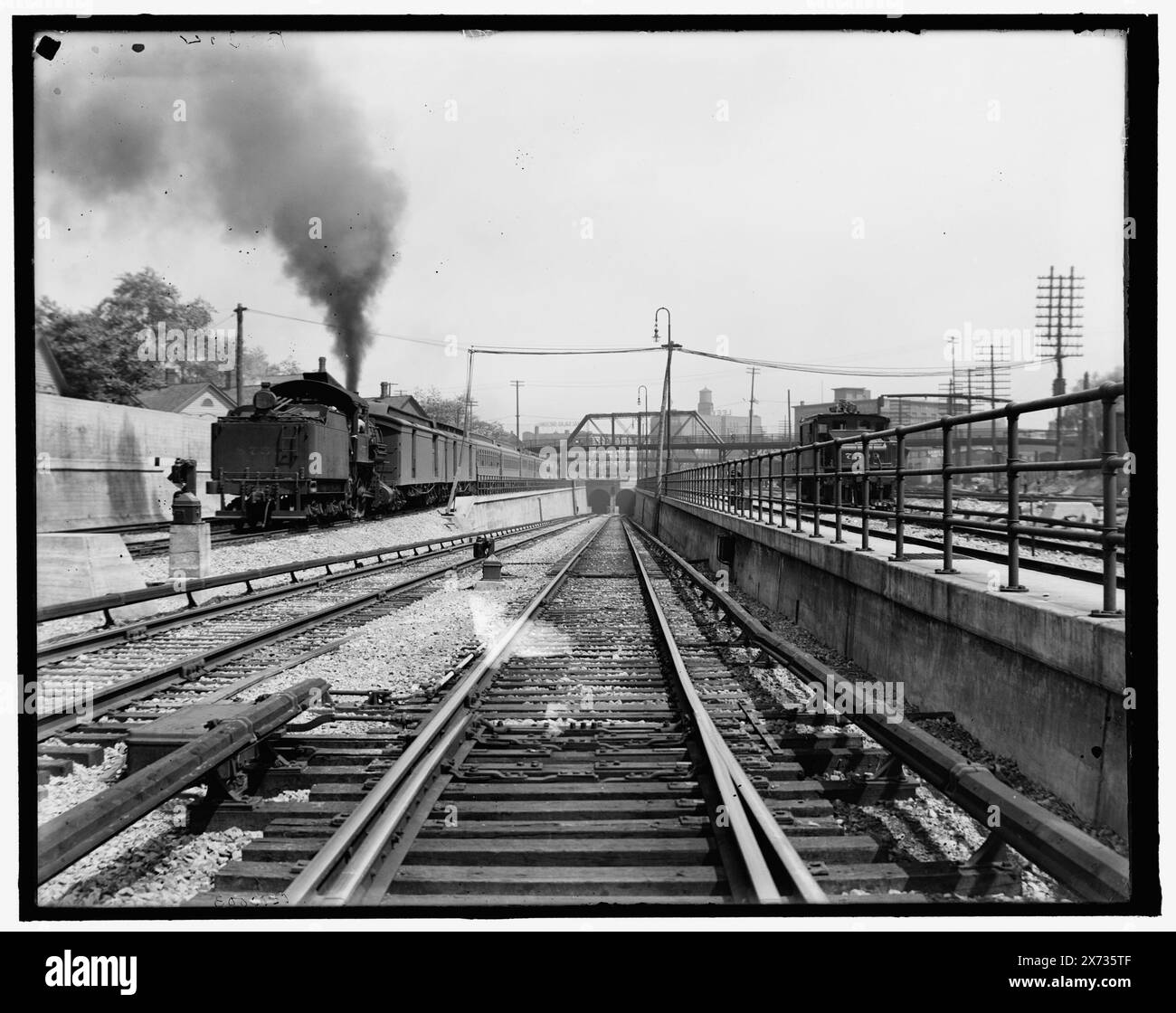 Detroit River tunnel, Detroit, Mich., Title from jacket., 'B 304' on negative., Detroit Publishing Co. N. 500003., Gift; State Historical Society of Colorado; 1949, Railroads. , Tunnel. , Stati Uniti, Michigan, Detroit. Foto Stock