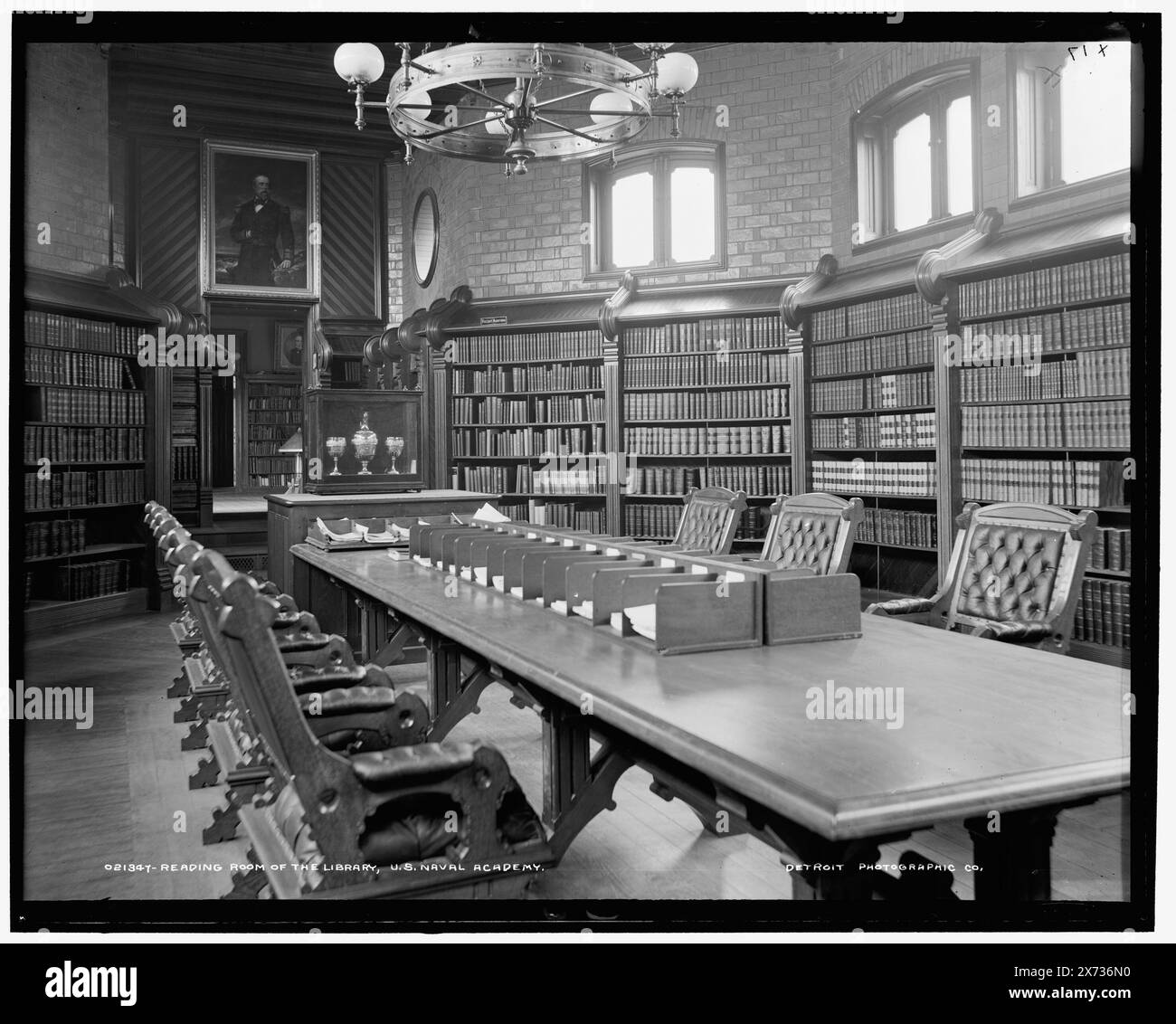 Sala lettura della biblioteca, U.S. Naval Academy, Data basata su Detroit, Catalogo J (1901)., 'X 17' su negativo., Detroit Publishing Co. N. 021347., Gift; State Historical Society of Colorado; 1949, United States Naval Academy, Buildings. , Librerie. , Interni. , Università e college. , Stati Uniti, Maryland, Annapolis. Foto Stock