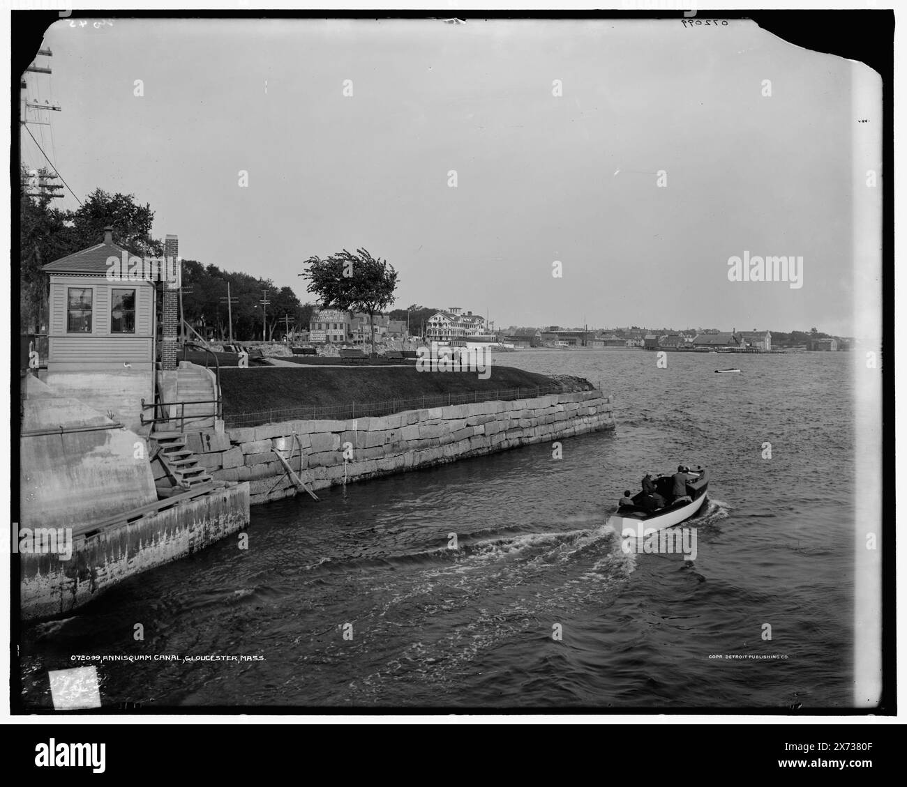 Annisquam Canal, Gloucester, Mass., '10' su negative., Detroit Publishing Co. No 072099., Gift; State Historical Society of Colorado; 1949, canali. , Fronti d'acqua. , Barche. , Stati Uniti, Massachusetts, Gloucester. Foto Stock