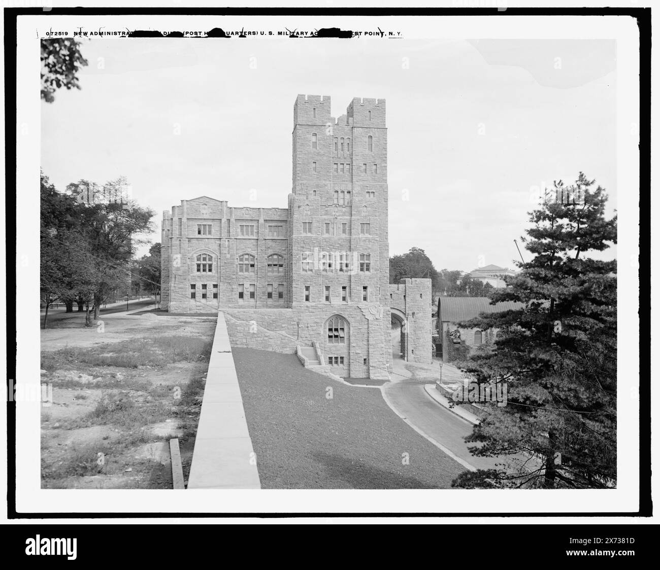Nuovo edificio amministrativo (sede postale), U.S. United States Military Academy, West Point, N.Y., Detroit Publishing Co. N.. 072519., Gift; State Historical Society of Colorado; 1949, Educational Facilities. , Istruzione militare. , Università e college. , Stati Uniti, New York (Stato), West Point. Foto Stock
