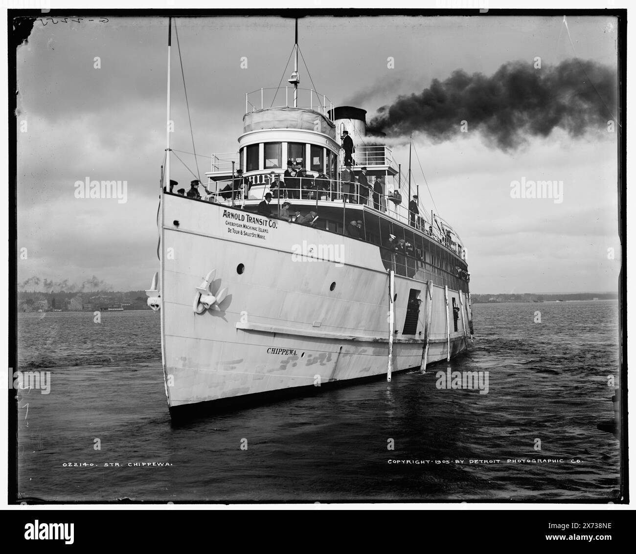 Str. Chippewa, corrispondente vetro trasparente (con lo stesso codice di serie) disponibile su videodisc frame 1A-30664., 'Arnold Transit Co., Cheboygan, Mackinac Island, De Tour & Sault Ste. Marie' in barca., 'G 2255' in negativo., Detroit Publishing Co. N. 022140., Gift; State Historical Society of Colorado; 1949, Chippewa (battello a vapore) , battelli a vapore. Foto Stock