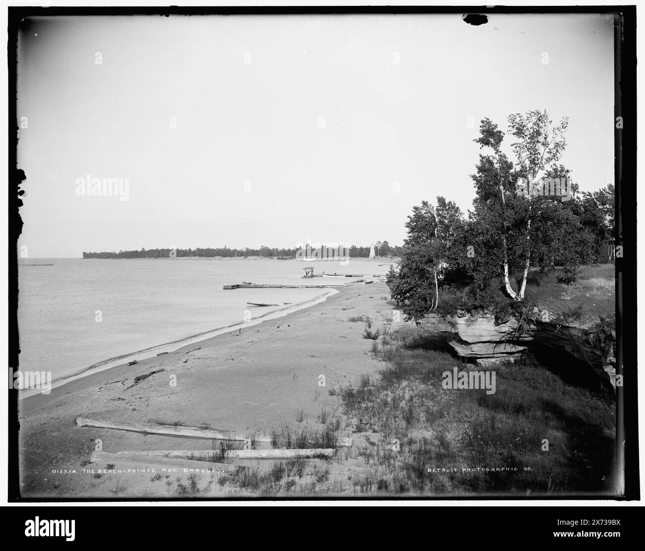 The Beach, Pointe aux Barques, Date based on Detroit, Catalogue J (1901)., Detroit Publishing Co. N. 012354., Gift; State Historical Society of Colorado; 1949, spiagge. , Stati Uniti, Michigan, Pointe Aux Barques. , Stati Uniti, Michigan, Huron, Lago. Foto Stock