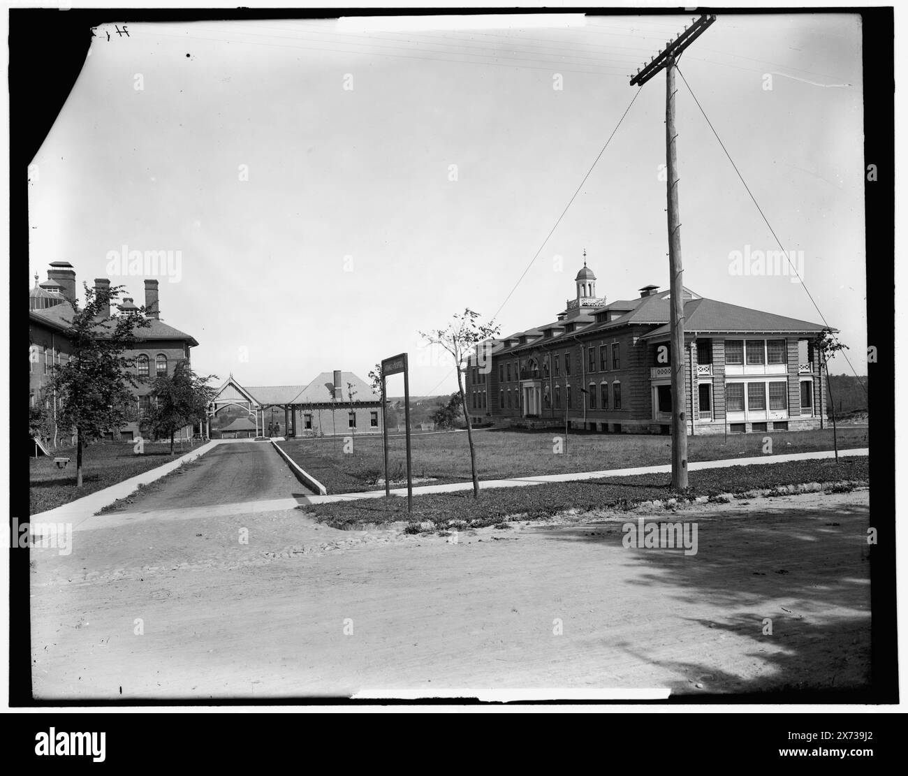 Hospital and Nurses' home, U. of M., Ann Arbor, Michigan, Data basata su Detroit, Catalogo J (1901)., i negativi sono varianti vicine., 'H' su B negativo., Detroit Publishing Co. N.. 011931., Gift; State Historical Society of Colorado; 1949, University of Michigan. , Università e college. , Ospedali. , Infermieri. , Dormitori. , Stati Uniti, Michigan, Ann Arbor. Foto Stock