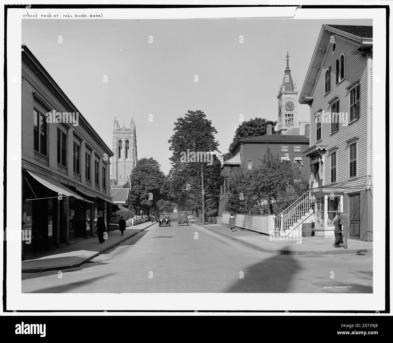 Rock St., Fall River, Mass., Detroit Publishing Co. N. 073442., Gift; State Historical Society of Colorado; 1949, Streets. , Strutture commerciali. , Stati Uniti, Massachusetts, Fall River. Foto Stock