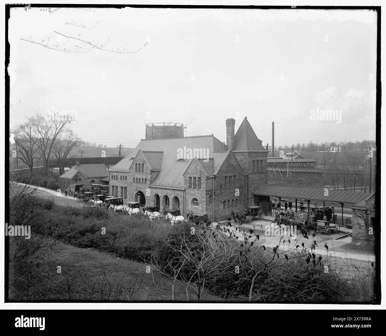 Michigan Central Railroad station, Ann Arbor, Mich., Title from jacket., 'Bur [Burridge] 98' on negative., Detroit Publishing Co. N. 039658., Gift; State Historical Society of Colorado; 1949, Railroad Stations. , Stati Uniti, Michigan, Ann Arbor. Foto Stock