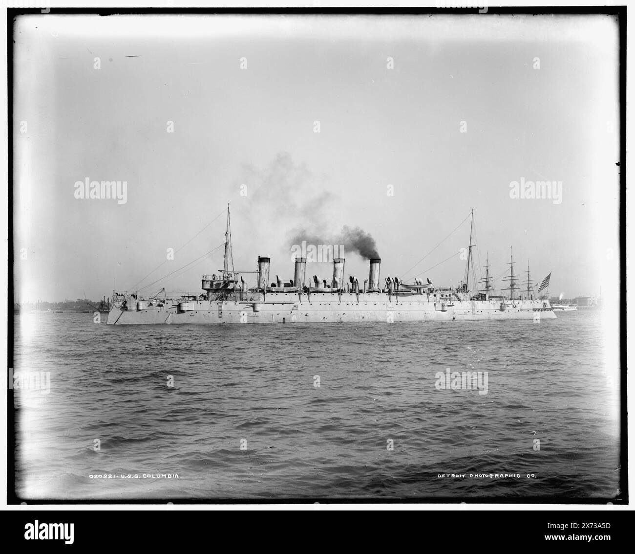 U.S.S. Columbia, Date based on Detroit, Catalogue J (1901)., '812' and 'Hart' on negative., Detroit Publishing Co. N. 020321., Gift; State Historical Society of Colorado; 1949, Columbia (Cruiser) , Cruisers (Warships), American. Foto Stock