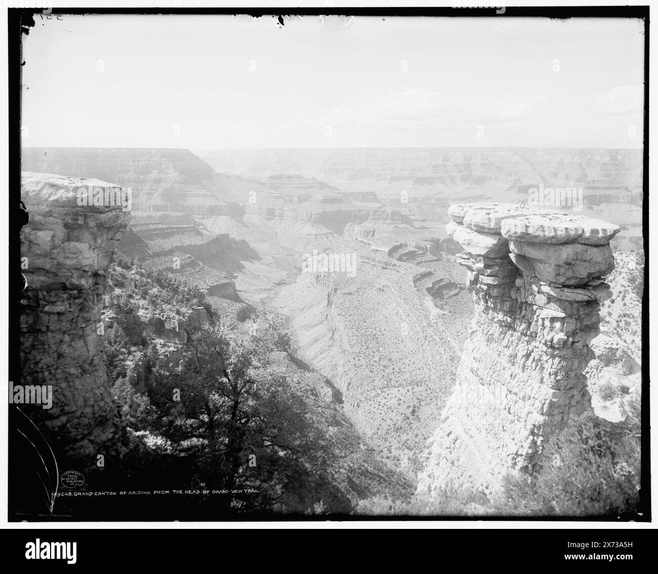 Grand Canyon dell'Arizona dalla testa del sentiero Grand View, negativo incrinato in basso a sinistra., '551' in negativo., Detroit Publishing Co. N. 019248., Gift; State Historical Society of Colorado; 1949, Canyons. , Stati Uniti, Arizona, Grand Canyon. Foto Stock