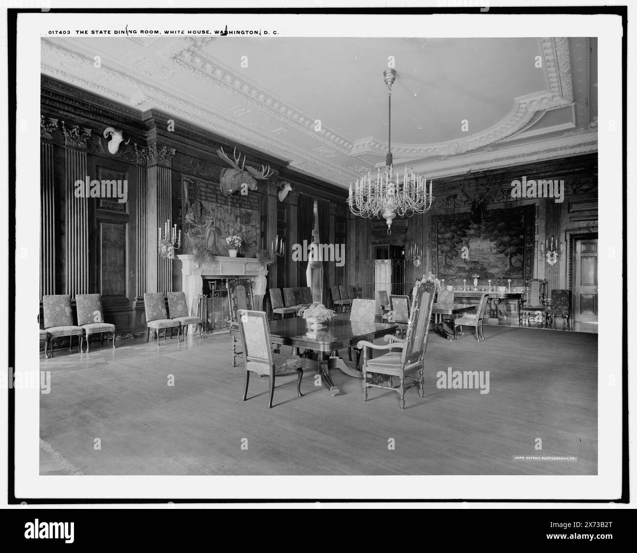 The State Dining Room, Casa Bianca, Washington, D.C., Detroit Publishing Co. N. 017403., Gift; State Historical Society of Colorado; 1949, Casa Bianca (Washington, D.C.) , Residenze ufficiali. , Sale da pranzo. , Stati Uniti, Distretto di Columbia, Washington (D.C.) Foto Stock