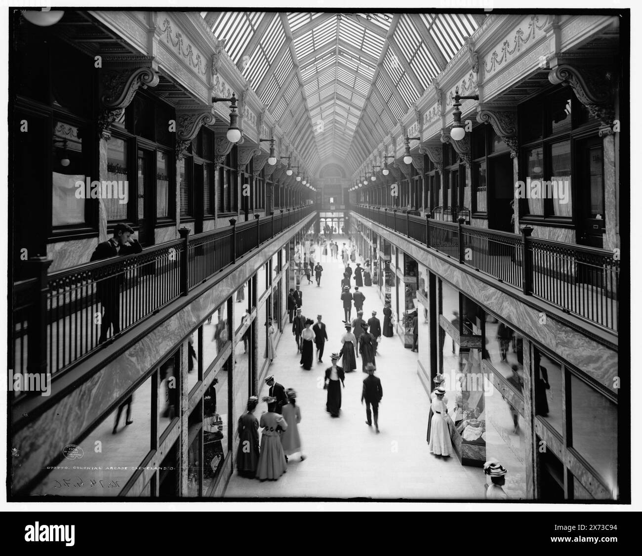 Colonial Arcade, Cleveland, Ohio, 'No. 74 G.F.C.' su negative., Detroit Publishing Co. No 070770., Gift; State Historical Society of Colorado; 1949, Arcades (negozi) , Interiors. , Stati Uniti, Ohio, Cleveland. Foto Stock