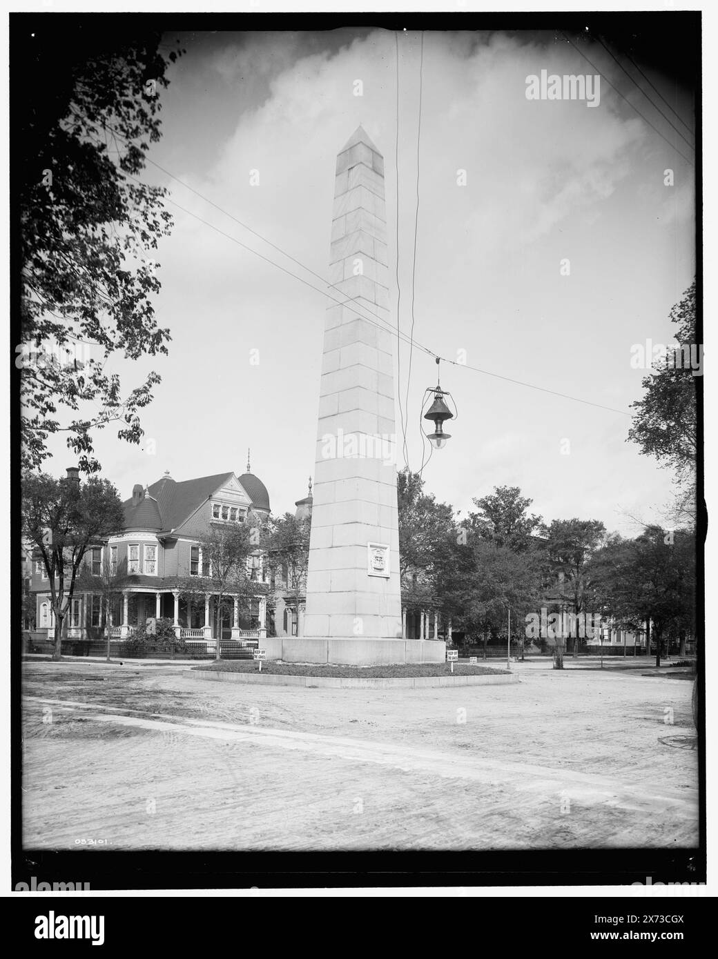 Independence Monument, Augusta, GA., Title from jacket., '725 G' on negative., Detroit Publishing Co. N. 033101., Gift; State Historical Society of Colorado; 1949, Monuments & Memorials. , Obelischi. , Hotel. , Stati Uniti, storia, Guerra civile, 1861-1865. , Stati Uniti, Georgia, Augusta. Foto Stock