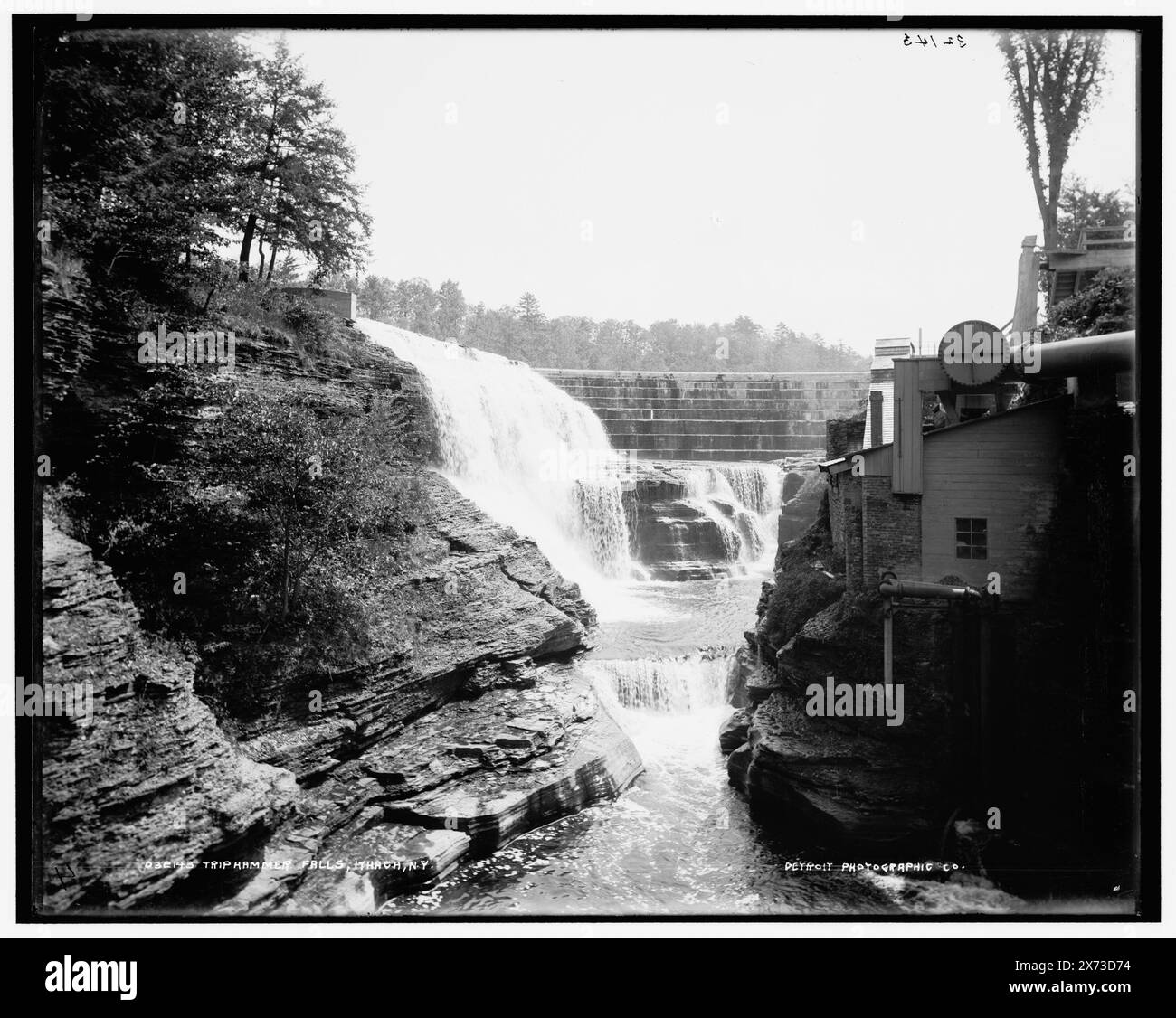 Triphammer Falls, Ithaca, N.Y., Detroit Publishing Co. N. 032143., Gift; State Historical Society of Colorado; 1949, Mills. , Cascate. , Stati Uniti, New York (Stato), Ithaca. Foto Stock