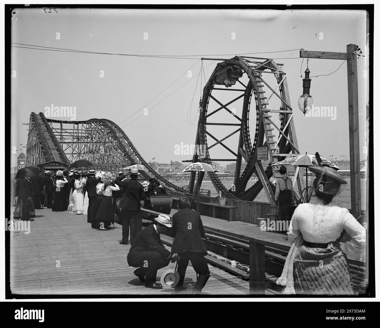 Loop the loop, Atlantic City, '727' su negative., Detroit Publishing Co. N. 013711., Gift; State Historical Society of Colorado; 1949, Roller Coaster. , Stati Uniti, New Jersey, Atlantic City. Foto Stock