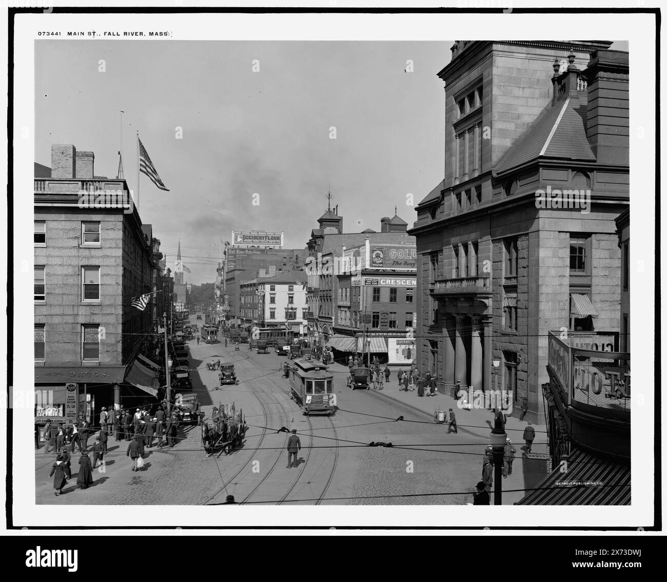 Main St., Fall River, Mass., Detroit Publishing Co. N. 073441., Gift; State Historical Society of Colorado; 1949, Streets. , Strutture commerciali. , Stati Uniti, Massachusetts, Fall River. Foto Stock