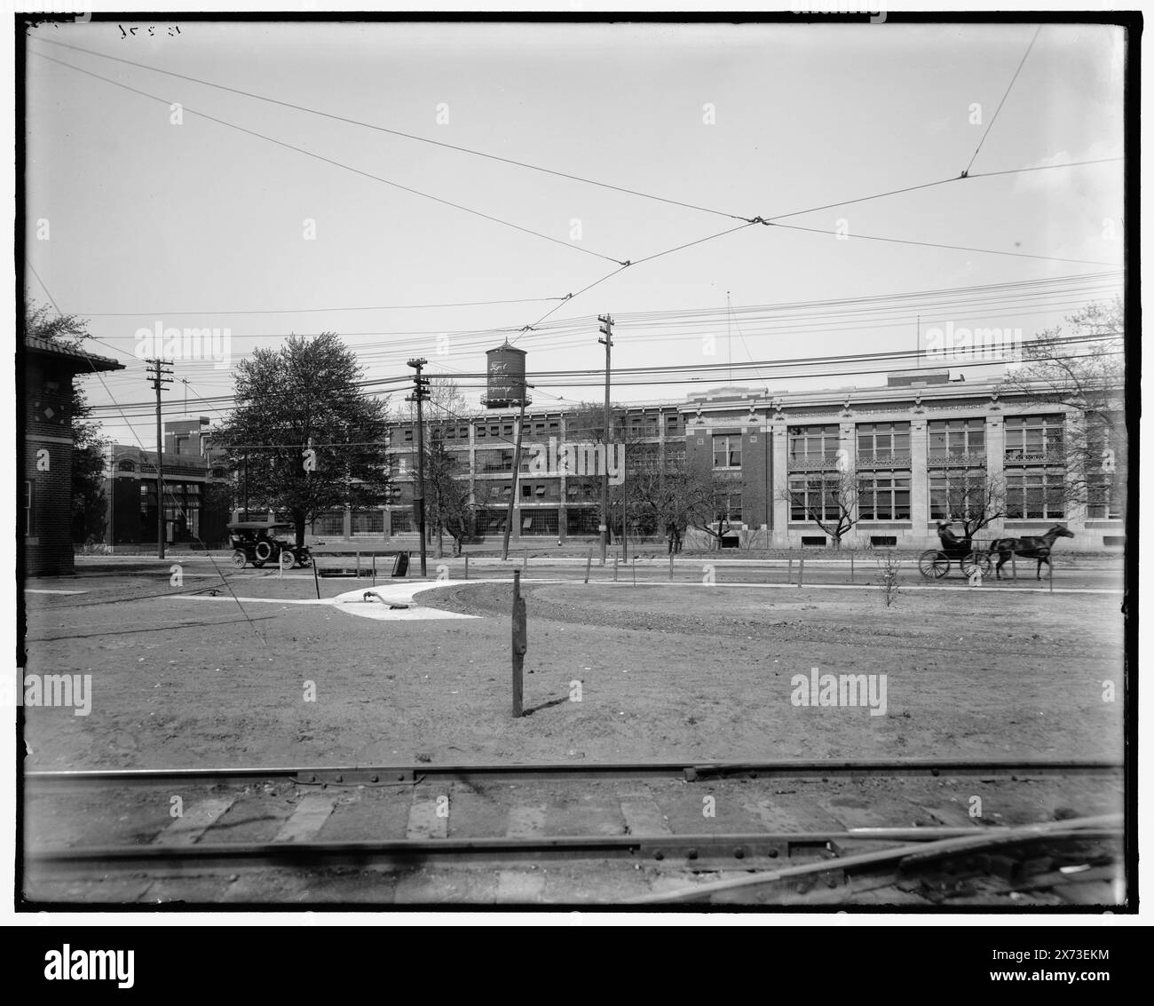 Ford Motor Company Plant, Highland Park, Detroit, Michigan, Title Designed by cataloger., 'B 276' on negative., No Detroit Publishing Co. No, Gift; State Historical Society of Colorado; 1949, Automobile Industry. , Impianti industriali. , Stati Uniti, Michigan, Detroit. Foto Stock
