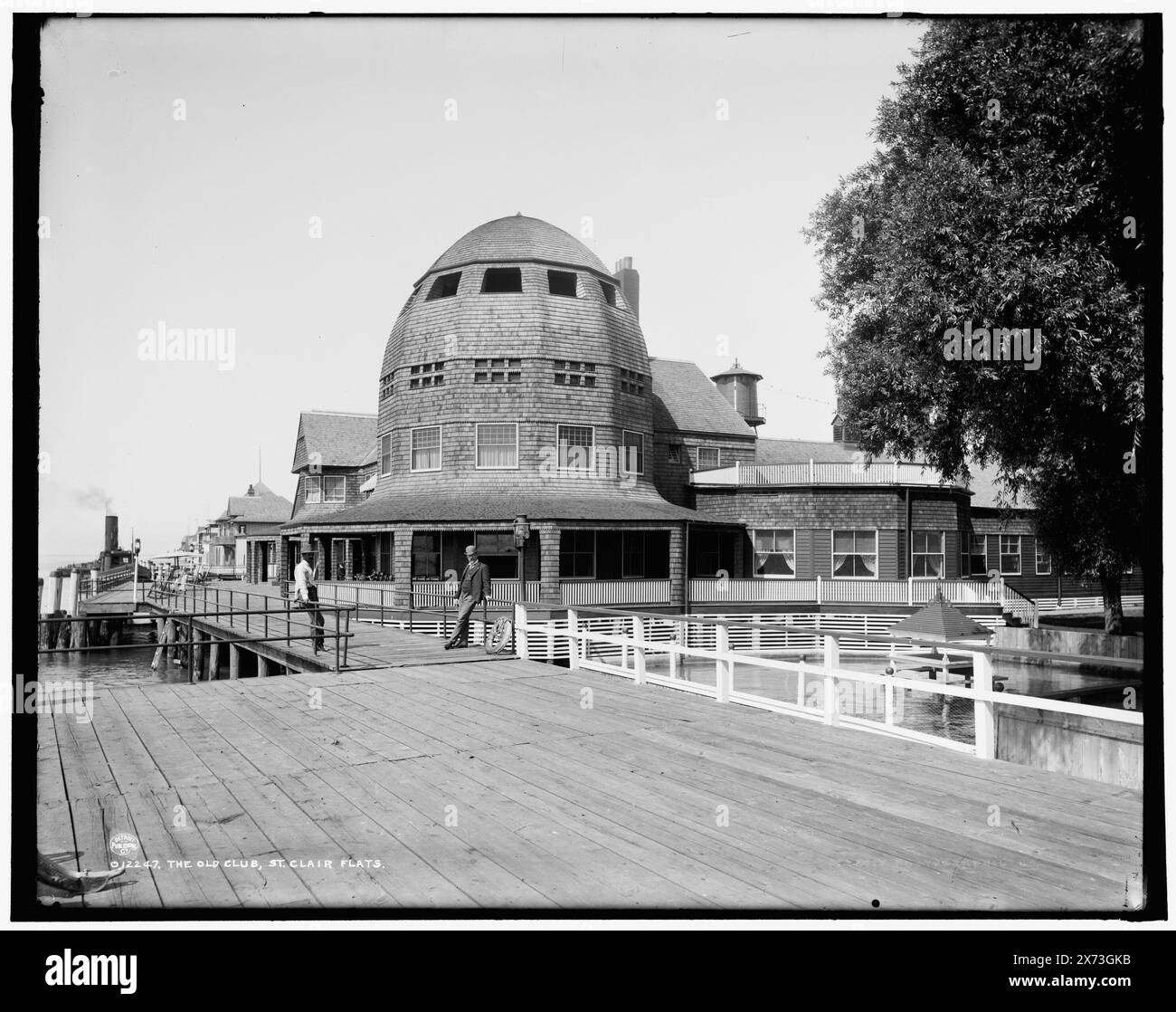The Old club, St. Clair Flats, Data basata su Detroit, Catalogo J (1901)., Detroit Publishing Co. N. 012247., Gift; State Historical Society of Colorado; 1949, Clubhouses. , Moli e moli. , Stati Uniti, Michigan, Saint Clair Flats. Foto Stock