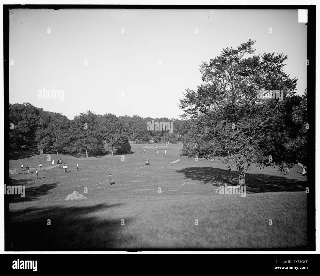 Campi da tennis, Franklin Park, Boston, Massachusetts, titolo da giacca., '3112' su negative., Detroit Publishing Co. n. 034150., Gift; State Historical Society of Colorado; 1949, Tennis. , Parchi. , Stati Uniti, Massachusetts, Boston. Foto Stock