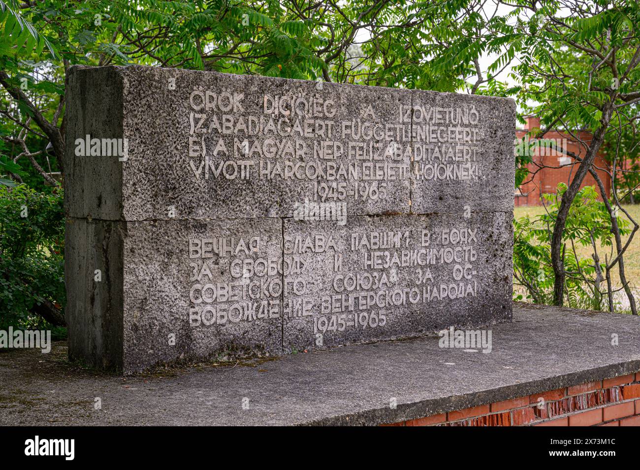 La pietra commemorativa della Liberazione al Memento Park, Budapest, Ungheria Foto Stock