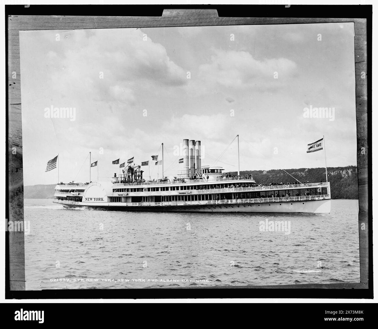 Str. New York, New York e Albany Day Line, fotografia di una fonte non identificata, Detroit Publishing Co. N. 021837., Gift; State Historical Society of Colorado; 1949, New York (Steamboat : 1887-1908) , Hudson River Day Line. , Battelli a vapore. Foto Stock