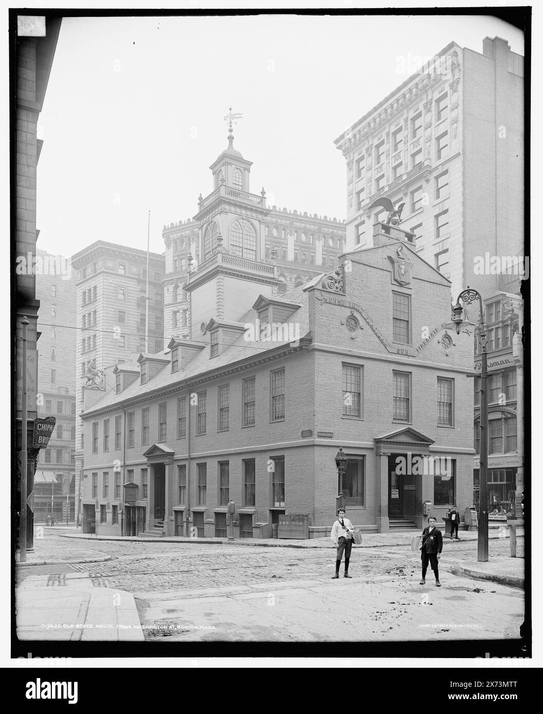 Old State House da Washington St., Boston, Massachusetts, '3358' su negativo., Detroit Publishing Co. N. 019625., Gift; State Historical Society of Colorado; 1949, Old State House (Boston, Massachusetts) , Capitols. , Stati Uniti, Massachusetts, Boston. Foto Stock