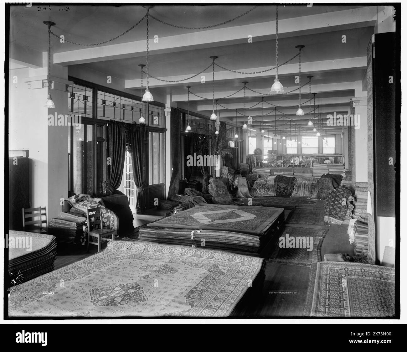 Elliott, Taylor, Woolfenden, tappeto e tendaggi, Detroit, Mich., titolo della giacca., Detroit Publishing Co. n. 043675., Gift; State Historical Society of Colorado; 1949, Dry Goods Stores. , Interni. , Rivestimenti per pavimenti. , Stati Uniti, Michigan, Detroit. Foto Stock