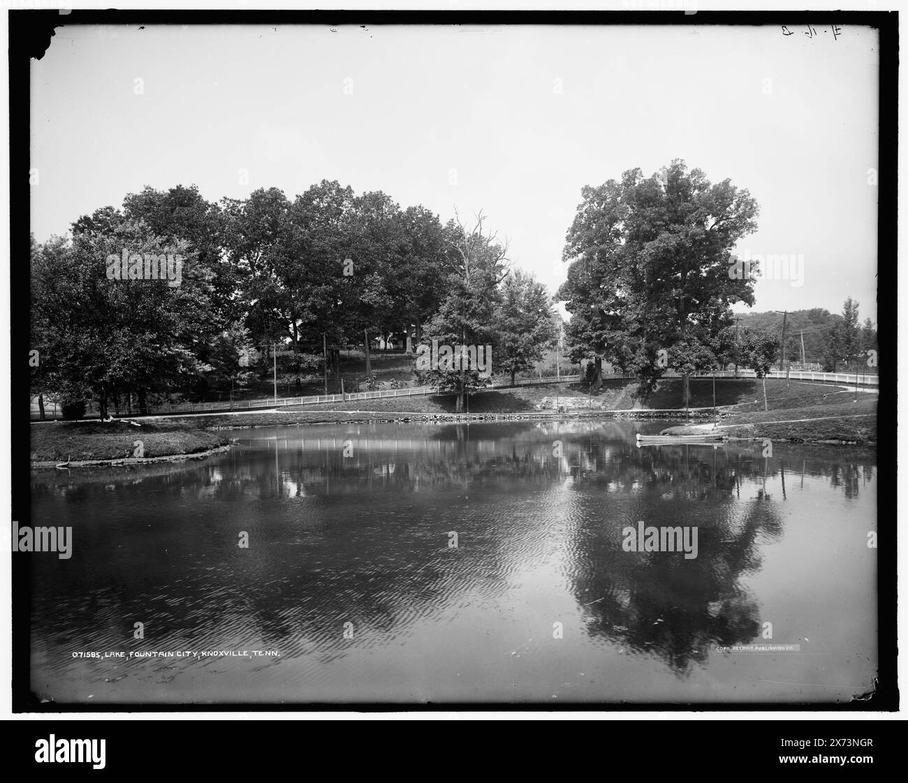 Lake, Fountain City, Knoxville, Tenn., '#16 B' su negative., Detroit Publishing Co. No 071585., Gift; State Historical Society of Colorado; 1949, Lakes & Pond. , Stati Uniti, Tennessee, Knoxville. Foto Stock