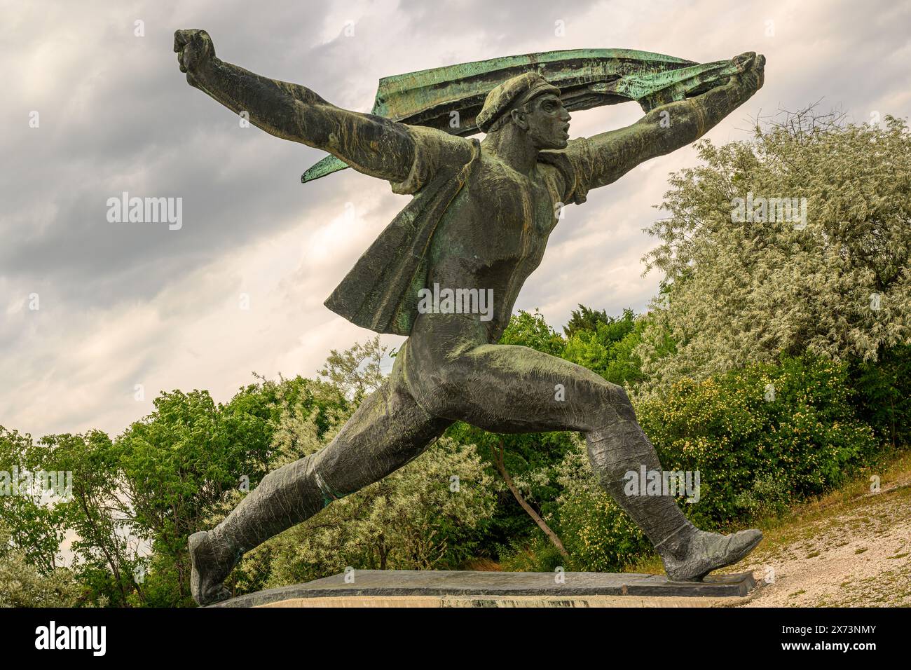 Monumento della Repubblica dei Consigli, (marinaio di carica) al Parco Memento, Budapest, Ungheria Foto Stock