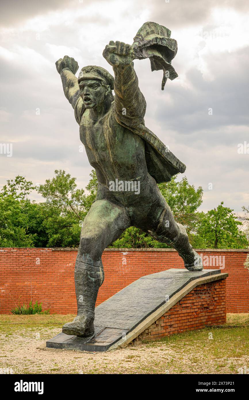 Monumento della Repubblica dei Consigli, (marinaio di carica) al Parco Memento, Budapest, Ungheria Foto Stock