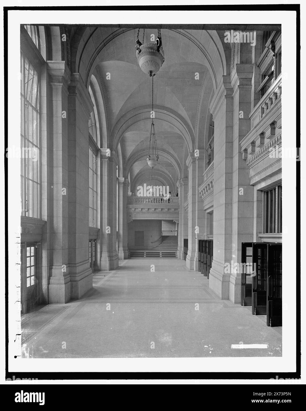 Vestibolo di Madison Street, C. & N.W. Ry. Chicago and North Western Railway station, Chicago, Ill., Detroit Publishing Co. N. 072524., Gift; State Historical Society of Colorado; 1949, Railroad Stations. , Lobby. , Stati Uniti, Illinois, Chicago. Foto Stock