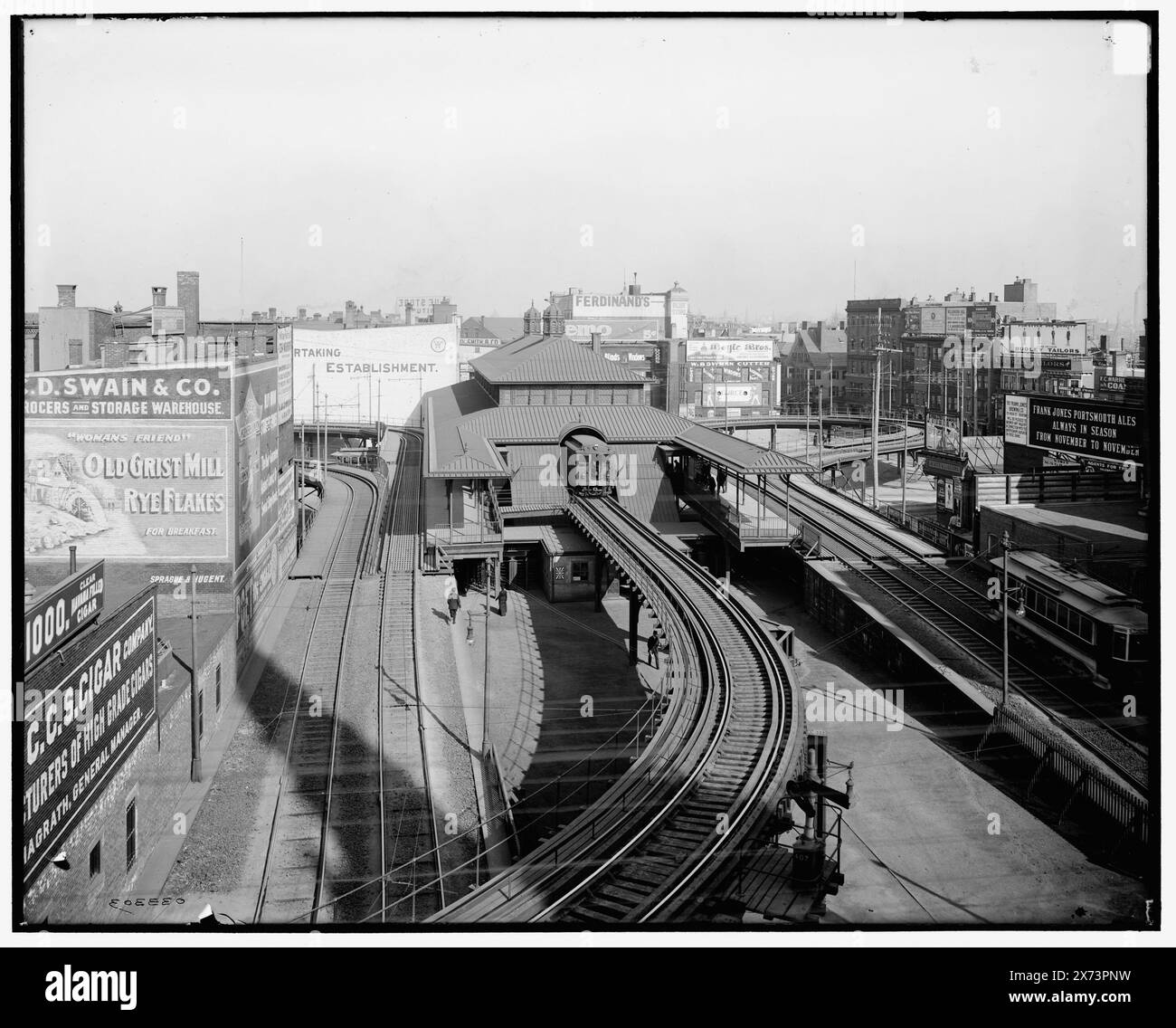 Dudley Street Station, Raised ry., Boston, Massachusetts, titolo da giacca., '1701 B' su negative., Detroit Publishing Co. n. 033303., Gift; State Historical Society of Colorado; 1949, Commercial Facilities. , Ferrovia sopraelevata. , Stazioni ferroviarie. , Stati Uniti, Massachusetts, Boston. Foto Stock